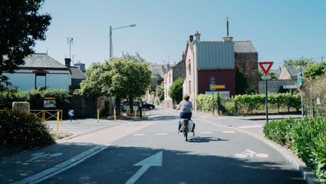 « Il y a moins de voitures et plus de vélos » : à Rennes, l’épreuve du partage de la voirie