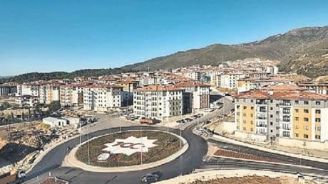 Afet konutlarının yolları tamamlanıyor