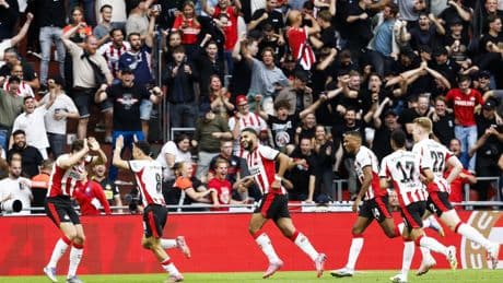 Dynamisch én kwetsbaar PSV wint Johan Cruijff Schaal na comeback