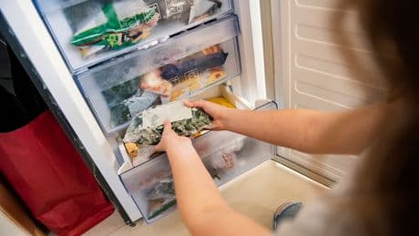 Fertigprodukte verändern das Gehirn – wer sich an vier Regeln hält, hält seines gesund