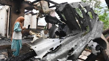 Pakistán responde a los ataques de India lanzando misiles y drones contra Jammu