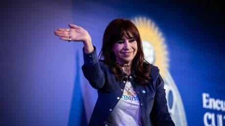 La expresidenta argentina Cristina Kirchner anuncia su intención de presentarse a las elecciones provinciales