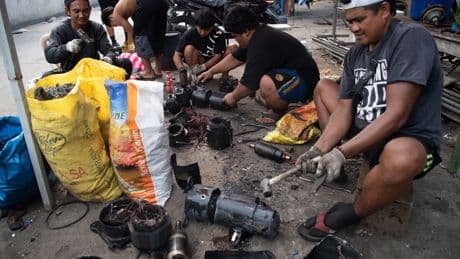 « Les bons jours, on peut gagner 15 € » : le business toxique des recycleurs de déchets électroniques à Manille