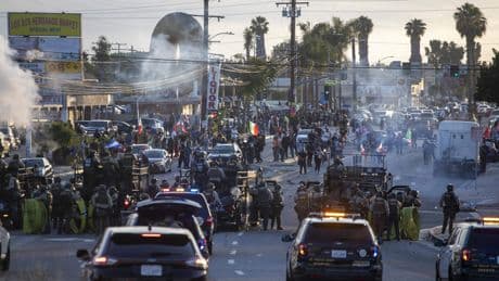 Trump stuurt leger naar rellen tegen vreemdelingenpolitie in Los Angeles: ’Zero tolerance voor crimineel gedrag’
