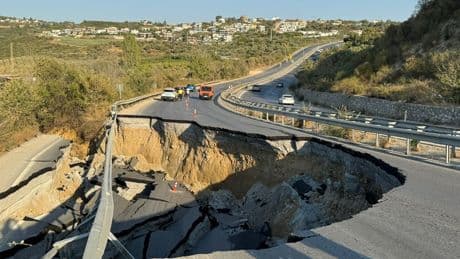 Söke-Kuşadası Karayolu'nda yol çöktü