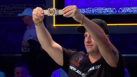 <p>Main Event WSOP 2025, Mizrachi campione del mondo: &egrave; nella storia del poker</p>