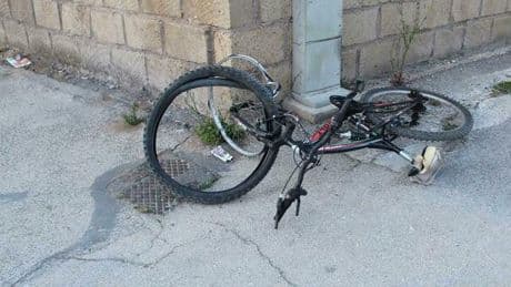 Bimbo di 4 anni morto in bici a Barletta: con il papà percorreva una ripida rampa di accesso a un garage