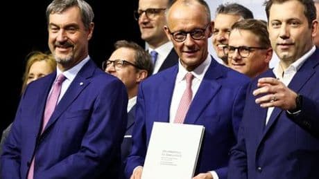 Plötzlich hält der künftige Vizekanzler eine Art Regierungserklärung