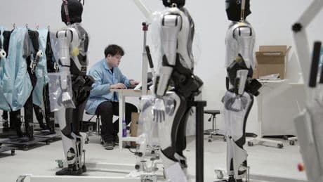 À Pékin, des robots humanoïdes prennent le départ d’un semi-marathon