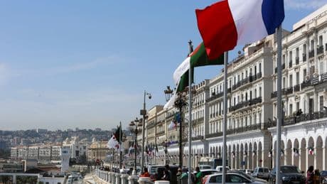 Crise avec l’Algérie: Paris calibre sa riposte après l’expulsion de douze fonctionnaires français