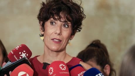 Elma Saiz acusa a Clavijo de "deslealtad" por decir que en el Gobierno hay "improvisación" en el traslado de menores migrantes