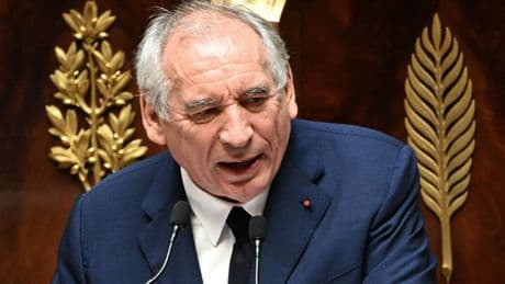 Regierungskrise in Frankreich: Parlament stimmt über Vertrauensfrage ab