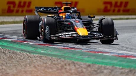 Rifirrafe entre Verstappen y Russell: "La próxima vez traeré pañuelos para él"