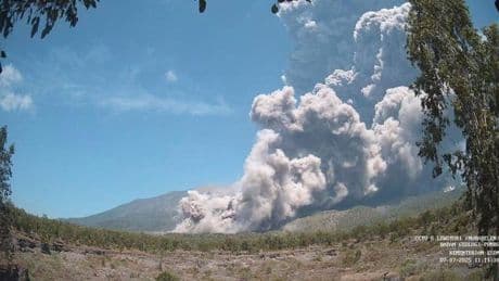 Lewotobi Laki-Laki auf Flores: Indonesischer Vulkan spuckt 18.000 Meter hohe Aschesäule