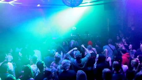 Feiern in Mönchengladbach: Werden Partys vor Mitternacht zum Trend?