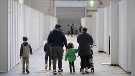 Migrationspolitik: Kabinett setzt Familiennachzug aus und streicht schnelle Einbürgerung