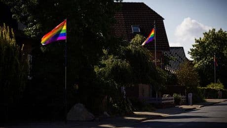 Regenbogenfahnen gestohlen: Wahrenholz: Ein Dorf sieht bunt