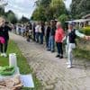 „Wir fühlen uns bedroht“: 1000 Kleingärtner bilden Menschenkette um ihre Häuser