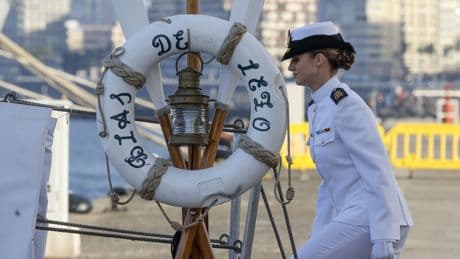 La Princesa Leonor se embarca en la F103 Blas de Lezo, con la que participará en unas maniobras con fuego real