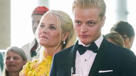 Mette-Marit in het nauw door verkrachtingszaak zoon Marius Borg Høiby: kán zij nog wel koningin van Noorwegen worden?