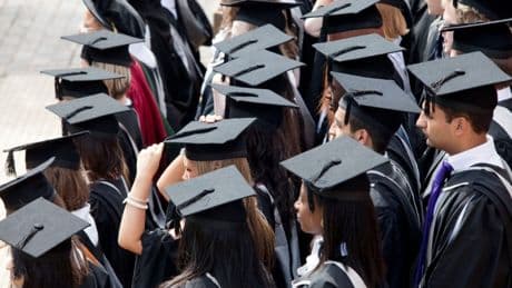 Insertion professionnelle : plus d’un immigré sur deux arrivant en France est diplômé du supérieur