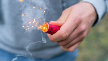 Berlin: Kinder rassistisch beleidigt und mit Böller beworfen