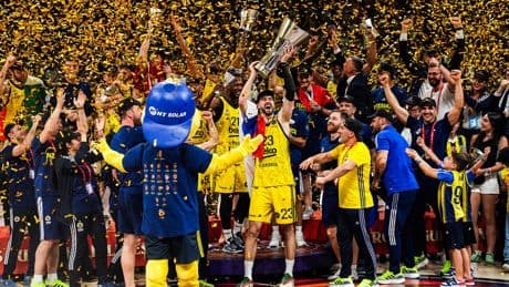 Euroleague şampiyonu Fenerbahçe Beko kupasına kavuştu