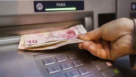 Dev banka Türkiye'deki şubelerinin yarısını kapatıyor