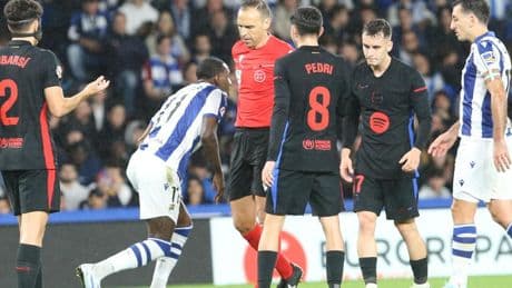 Charla arbitral a los jugadores del Barça en la Ciutat Esportiva