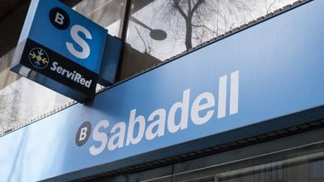 Las firmas estrechan el rango de valoraciones de Sabadell