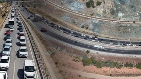 'Kilit kavşak'ta trafik durma noktasına geldi! Kilometrelerce araç kuyruğu