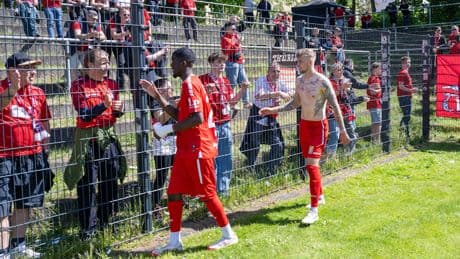 Erfurt auch in Unterzahl stark - RWE siegt und feiert Thüringen-Meisterschaft