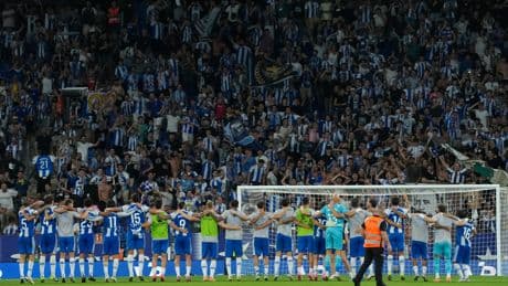 La Policía identifica a tres ultras del Espanyol por la pancarta de un árbitro con una diana en la cabeza