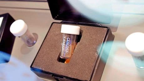 Zeldzaam maanstof aangekomen in VK voor baanbrekend onderzoek