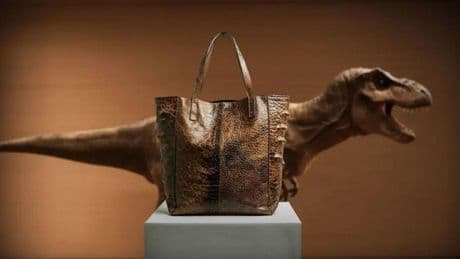 Lo último de los 'influencer' de la ingeniería genética: bolsos con piel de T-Rex