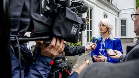 Huurbevriezing voor sociale huurwoningen niet voor particulieren, ’te ingewikkeld’, zegt minister Keijzer