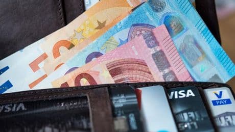 Mehrheit der Deutschen will überall bargeldlos bezahlen können