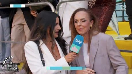 &#039;La familia de la tele&#039; se estrena: ¡Sorpresa! Rocío Carrasco llega de incógnito al desfile y se encuentra con Marta Riesco