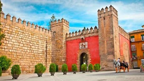 El Alcázar de Sevilla se pone a punto: oleada de obras y restauraciones para sacar del "abandono" a sus estancias