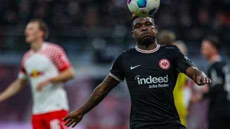 34 Spieler im Kader - Eintracht arbeitet an mehreren Blitz-Verkäufen