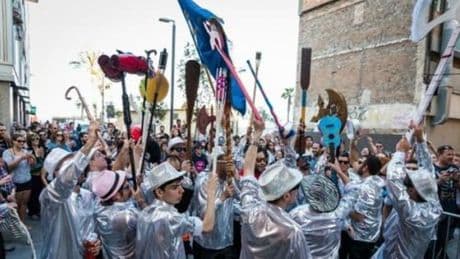 Llega "coros mudos", la fiesta popular tan arraigada a este barrio de Barcelona