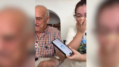 Un abuelo de 89 años habla por primera vez con ChatGPT y se hace su &quot;amigo&quot;: &quot;Me pareces una persona muy agradable&quot;
