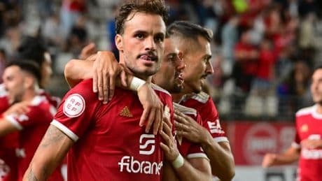 Pedro León se queda en el Real Murcia y apuesta por el futuro del club