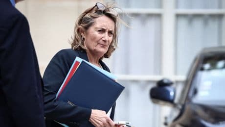 Des sénateurs veulent que les entreprises qui délocalisent remboursent leurs aides: le gouvernement veut "regarder les travaux du Sénat et s'en inspirer"