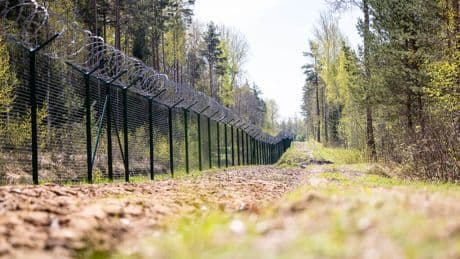 Hay un inquietante movimiento de tropas en la frontera rusa. Así que los países bálticos van a construir una "muralla de búnkeres"