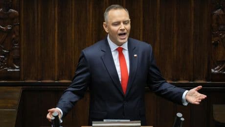 El euroescéptico Karol Nawrocki, investido como nuevo presidente de Polonia