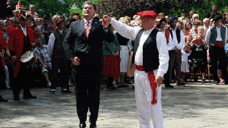 El profesor de aurreskus de los alcaldes
