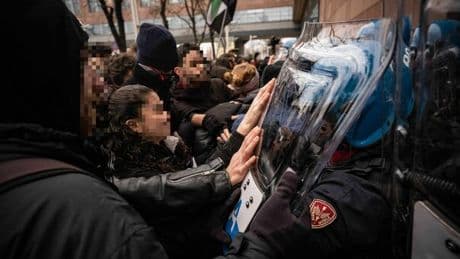 Pro Pal, 47 indagati e 7 richieste di arresto per le manifestazioni a Torino: l'inchiesta della Procura