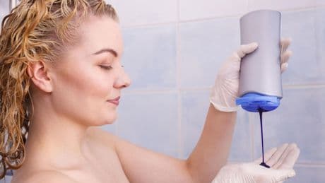 Unerwünschte Haarfarbe?: Gelbstich entfernen: Diese Mittel können dabei helfen