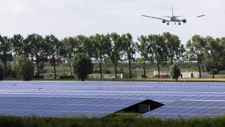 ’Vlieghinder door zonneparken bij Schiphol was te voorspellen’